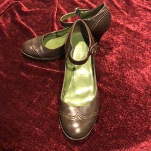 Women’s brown leather heels size 6.5